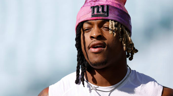 Giants safety Xavier McKinney (29) warms up prior to the game against the Jaguars at TIAA Bank Field.